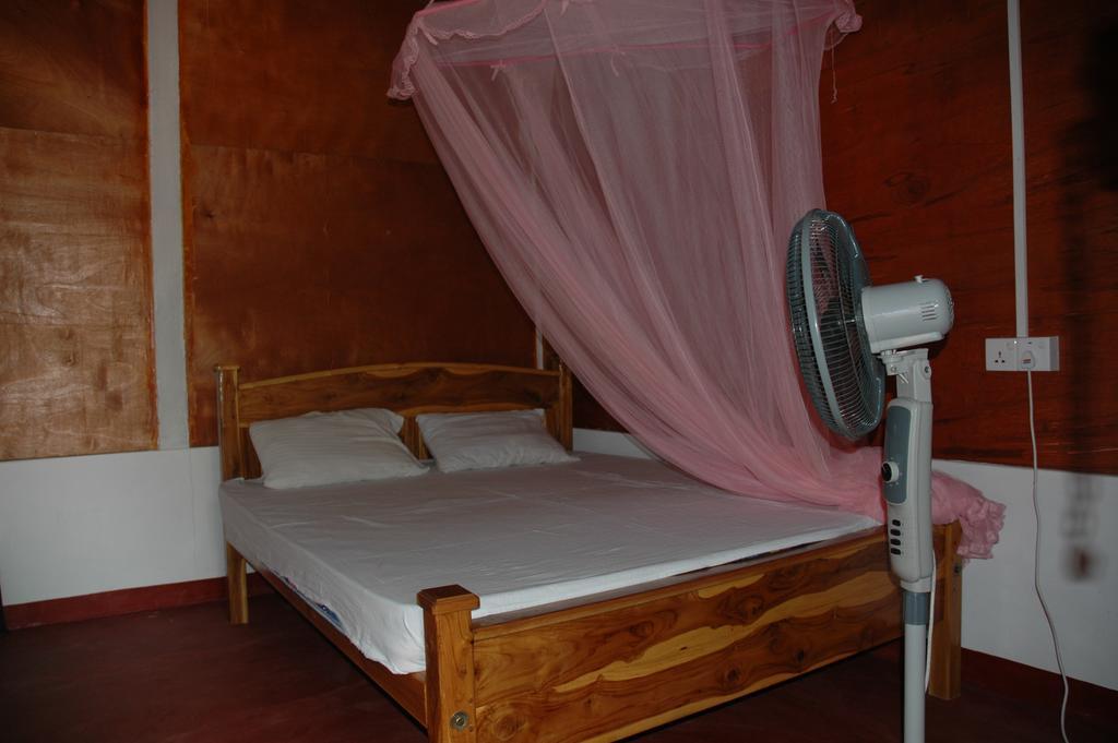 Hotel Sea Shadow Trincomalee Exterior photo