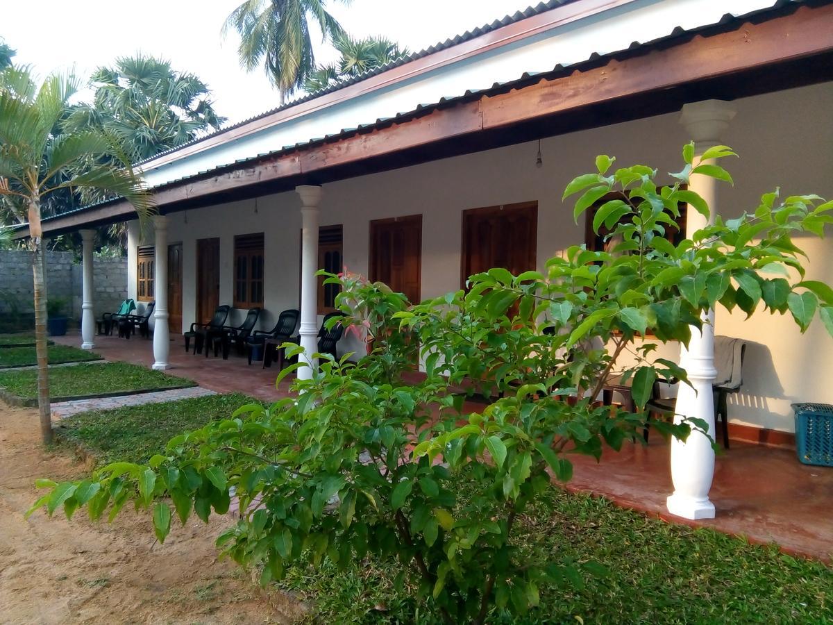 Hotel Sea Shadow Trincomalee Exterior photo